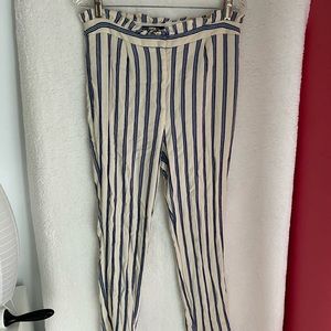 ✨EXPRESS HIGH RISE RUFFLE ANKLE DRESS PANT✨